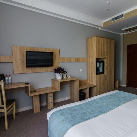 Park Hotel Al Bustan シムケント エクステリア 写真