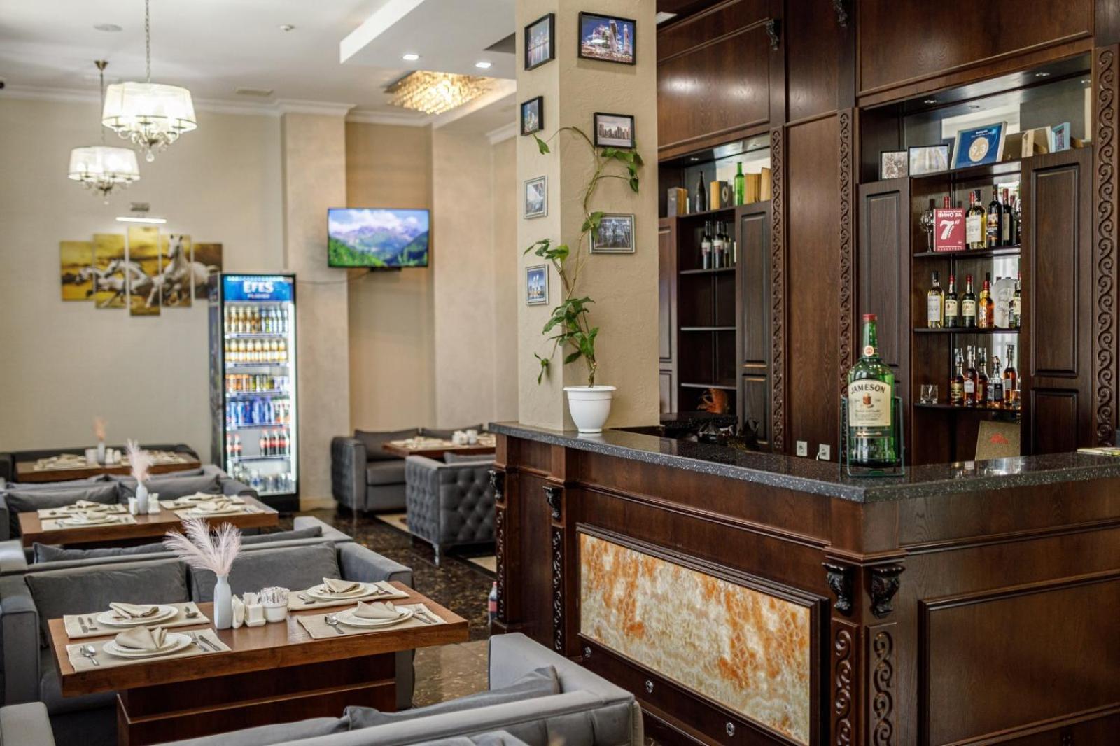 Park Hotel Al Bustan シムケント エクステリア 写真