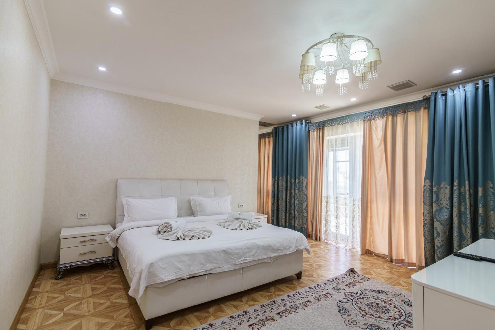 Park Hotel Al Bustan シムケント エクステリア 写真