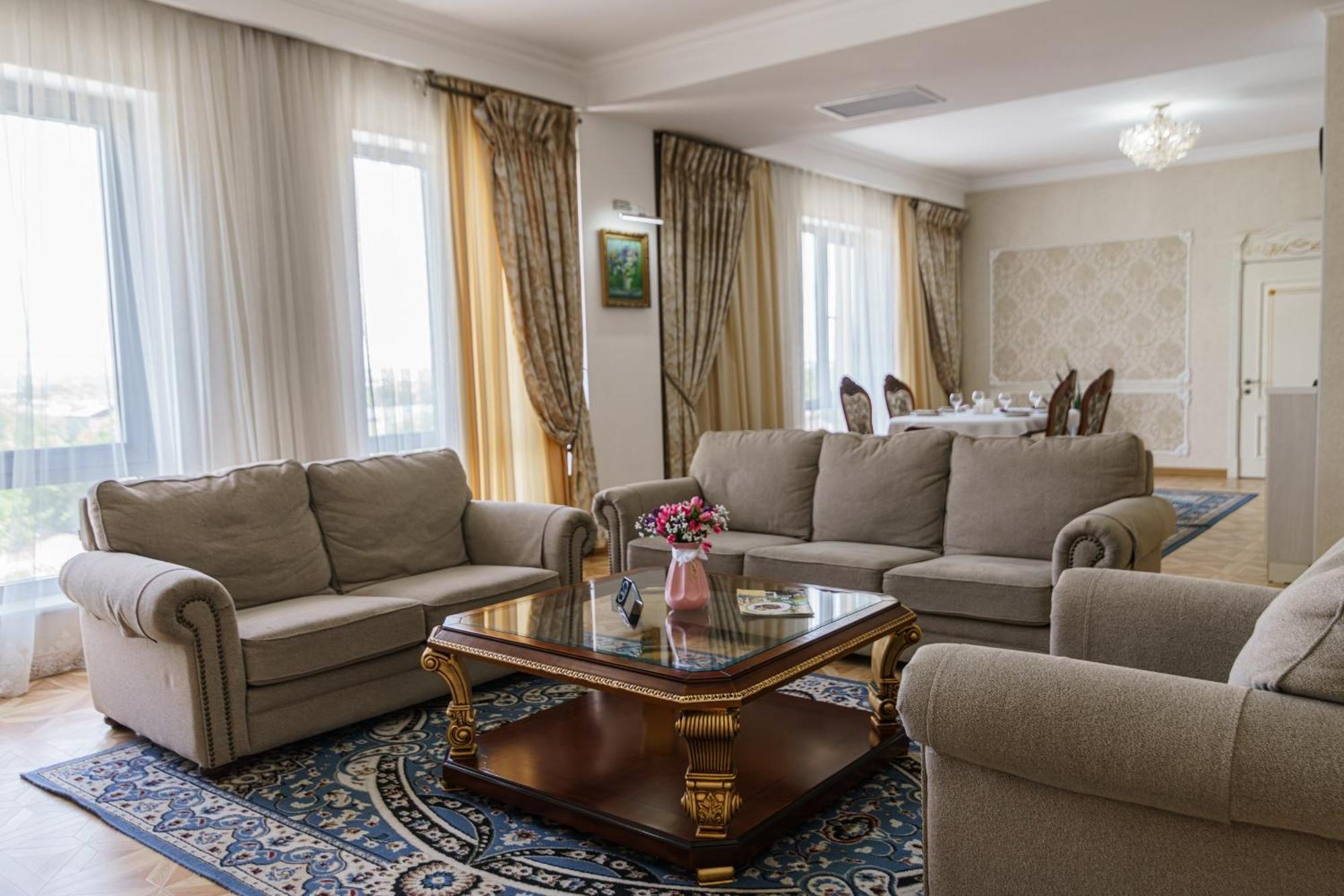 Park Hotel Al Bustan シムケント エクステリア 写真