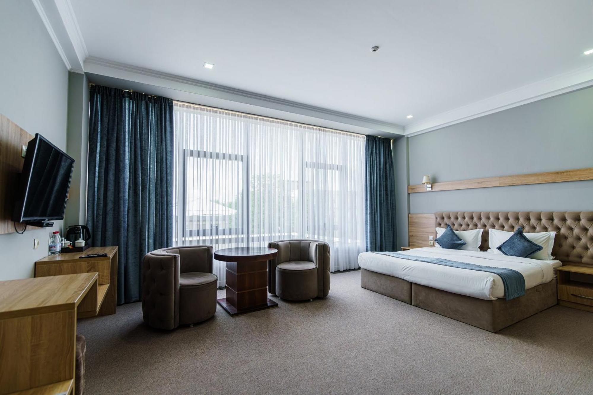 Park Hotel Al Bustan シムケント エクステリア 写真